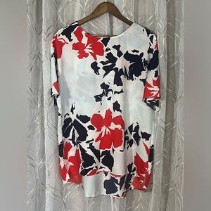 14th & Union Red Navy Floral Short-Sleeve Tunic Top